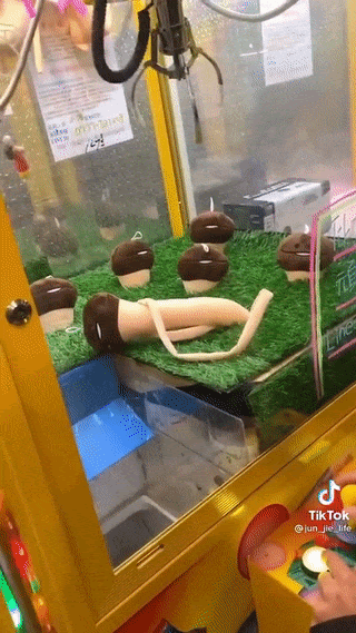 일본_인형뽑기_근황1.gif