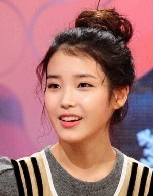 아이유 잔머리.jpeg