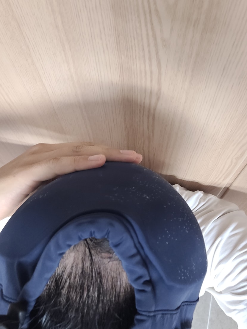 아쉬운점. 머리 정수리 부분은 안 덮혀요. (다른 활용으로 장점이기도 함)