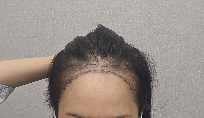 4. 디자인하고 혼자 찍어본 사진이에요 옆에 선생님이 지켜보고 계셔서 뻘쭘했지만 기록으로 남기고 싶어서...jpg