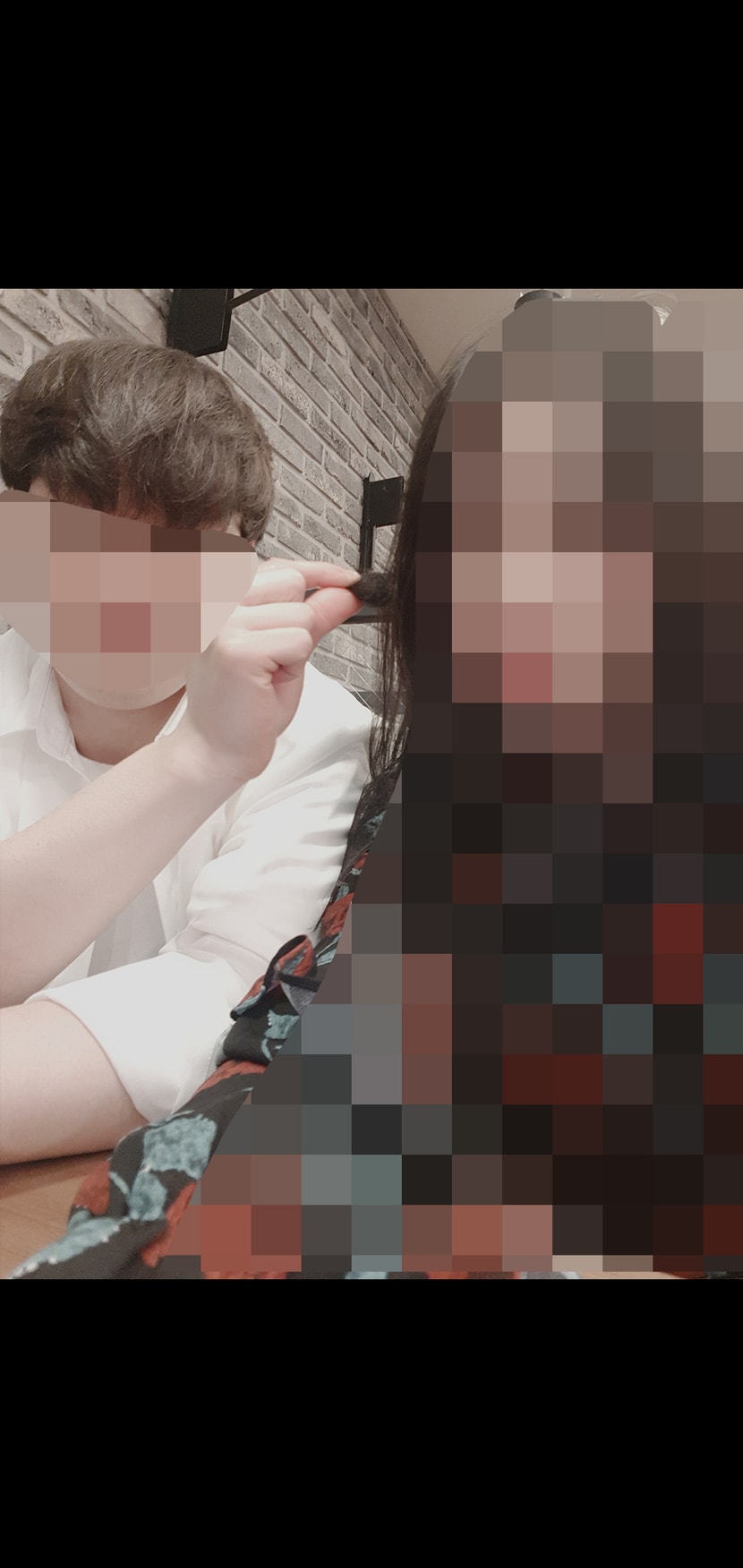 이사진은 작년 봄에 탈모가 덜심했을때 증모술하고 여친이랑 함께 찍었던 사진입니다. 그래도 이땐 커버가 좀 됐네요
