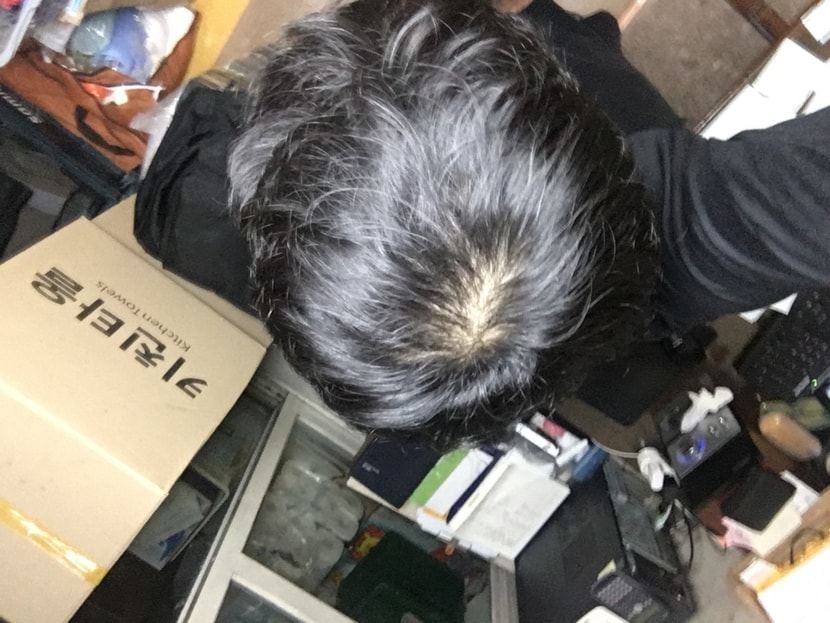 오늘 형광등바로밑에서 찍은것