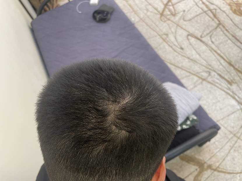 모자쓰고 돌아다니고 입니다..
