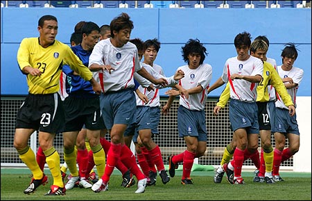 korea_members.jpg