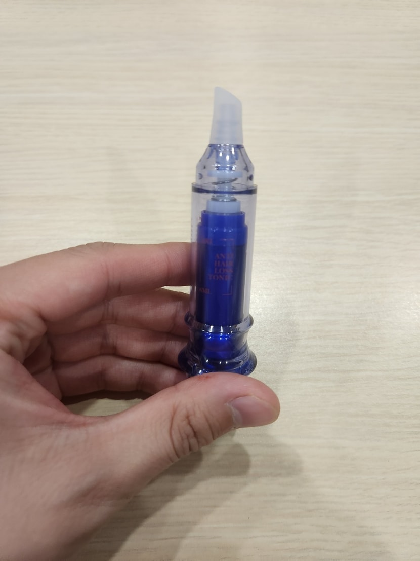 주사기 형태로 도포후 둥근 팁으로 몇 번 문질문질 필요